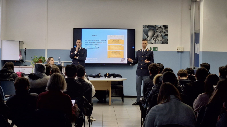Safer Internet Day, agenti Sezione Operativa Sicurezza Cibernetica all'IPS Ravizza